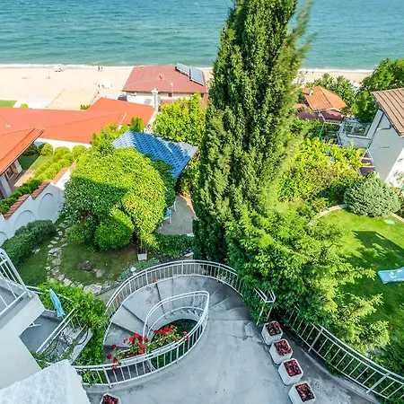 White Dove アパート *