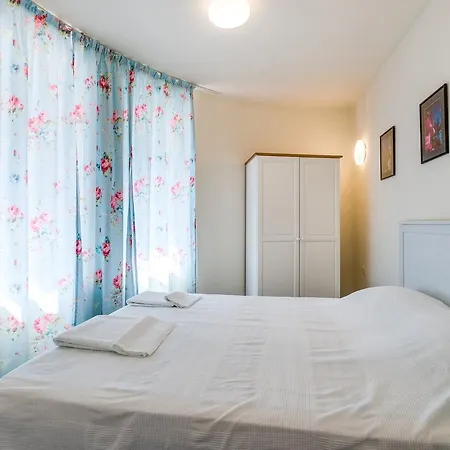 White Dove Apartment *