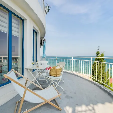 White Dove アパート