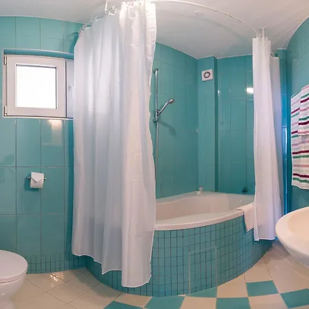 White Dove アパート