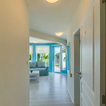 White Dove アパート