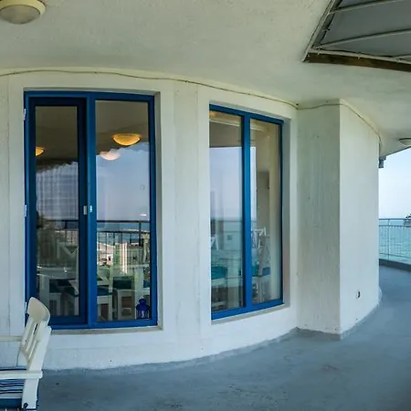 White Dove アパート *